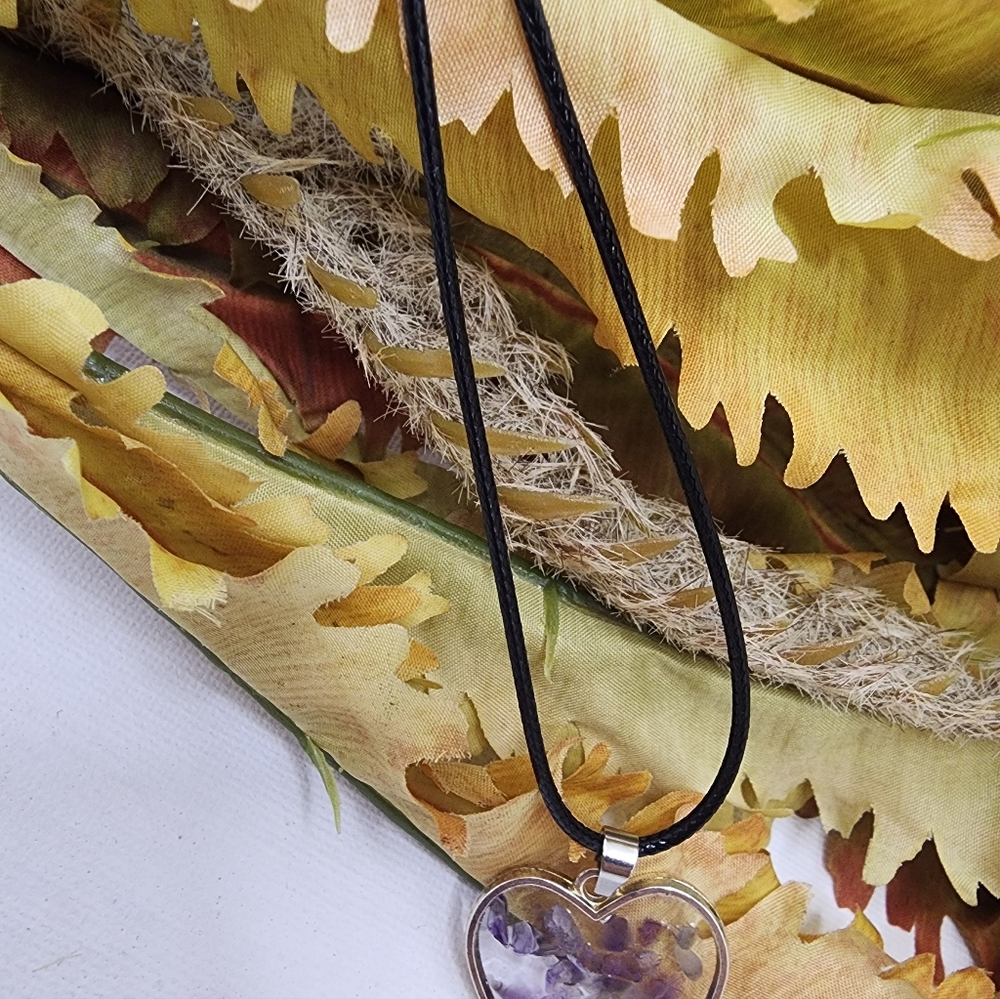 (2)resin pendent - Picture 7 of 7